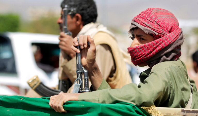 Yemeni government intensifies efforts to end Houthi siege in Abedia