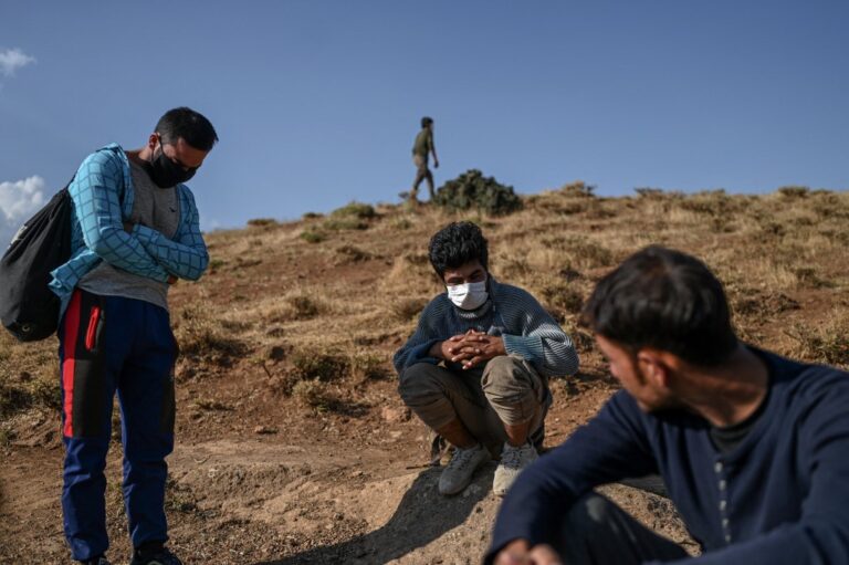 Turkish soldiers beat Afghan asylum seekers, force returns to Iran, claims HRW