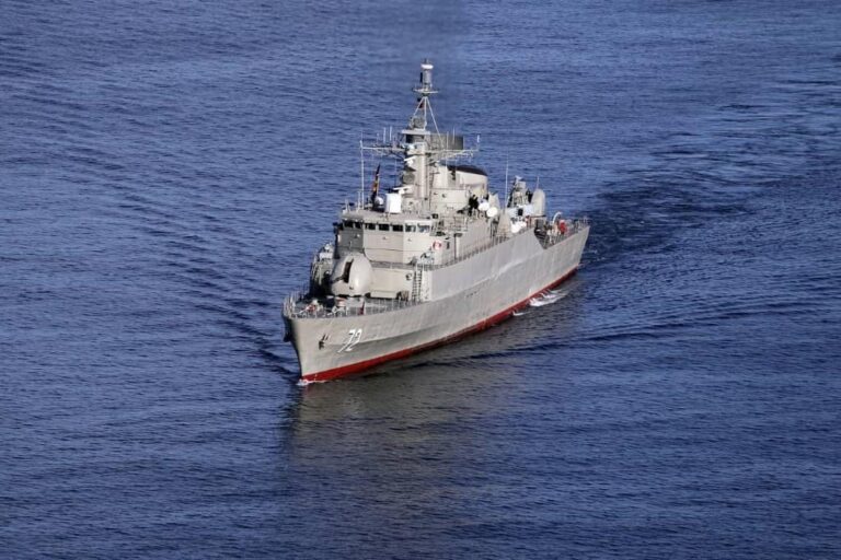 Iran’s navy prevents pirate attack in Gulf of Aden