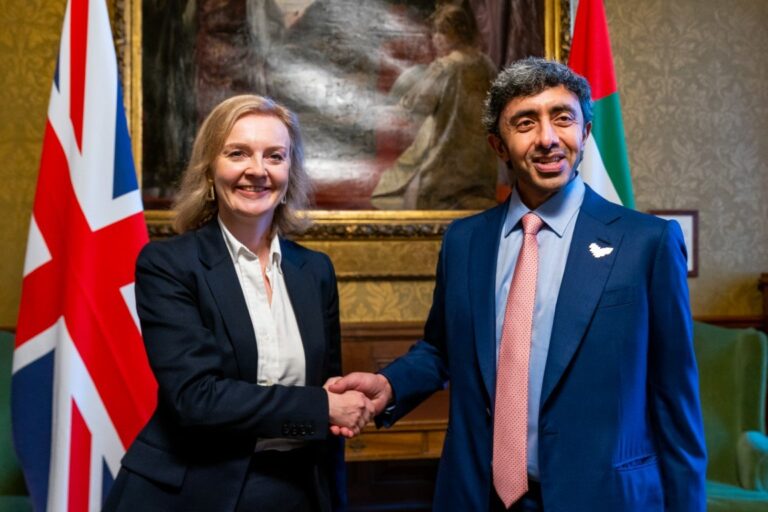 UAE and UK foreign ministers discuss strengthening cooperation