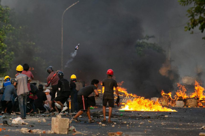 Bombing in Myanmar city highlights escalating violence