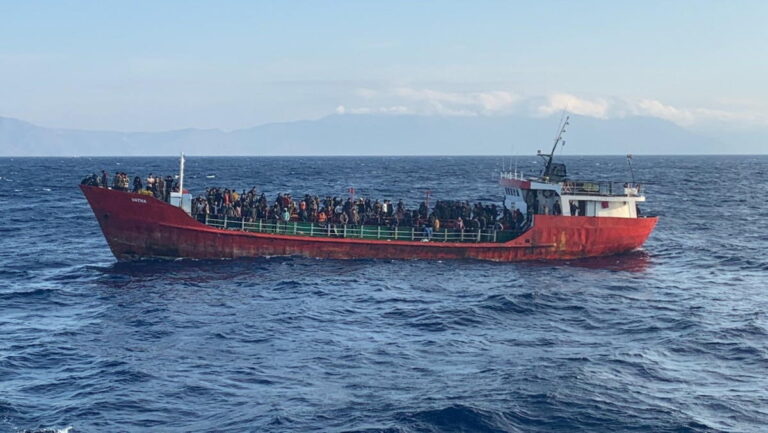 Turkish-flagged cargo ship with migrants to dock at Greek port