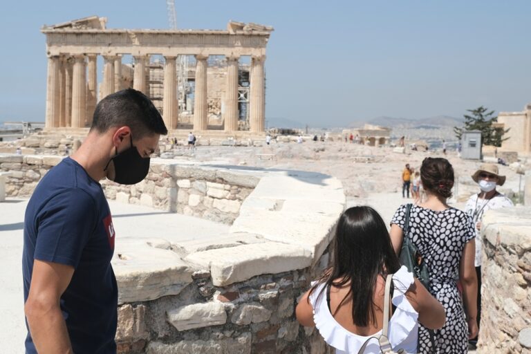 Greece reports record high daily COVID-19 infections