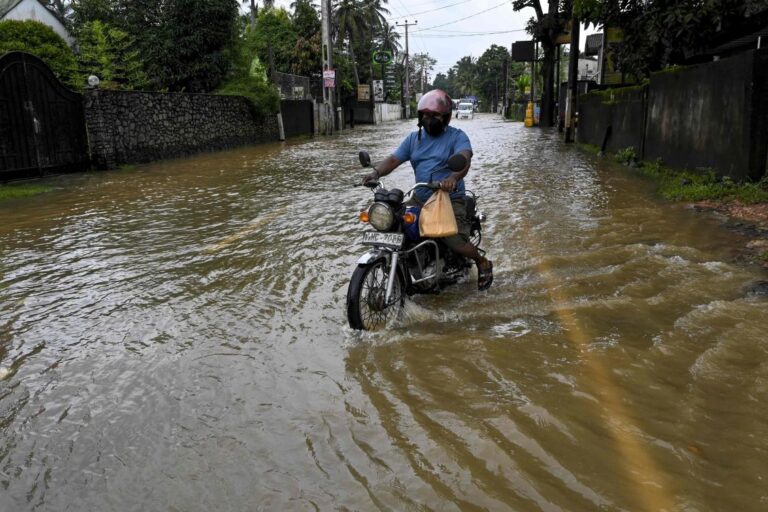 Heavy rain in Sri Lanka leaves 16 dead, thousands displaced