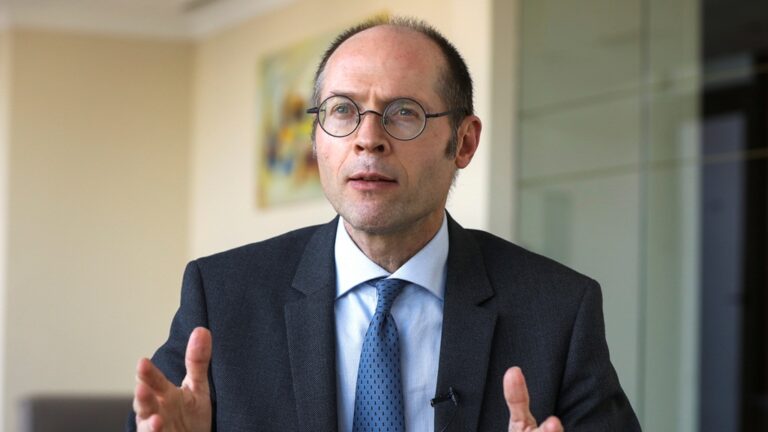 Lifeless Lebanon lurches into new turmoil amid worsening economic crises