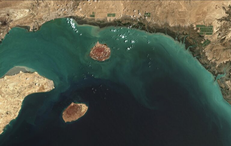 People flee homes as quakes strike southern Iran, killing at least one