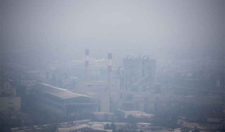 Air pollution in Europe still killing 300,000 a year: report