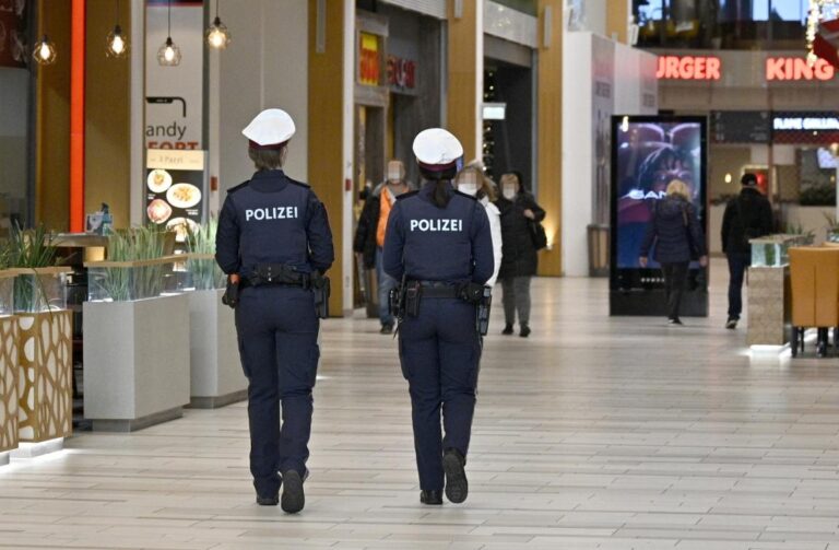 Austria to enter lockdown, bring in mandatory vaccinations