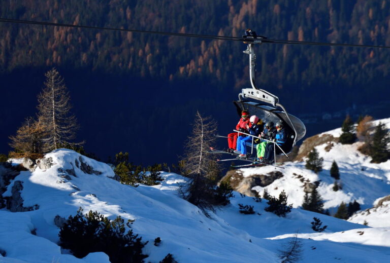 Ski resorts in northern Italy reopen amid COVID-19 worries