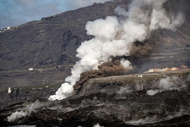 Lockdown order lifted on Spanish volcano isle