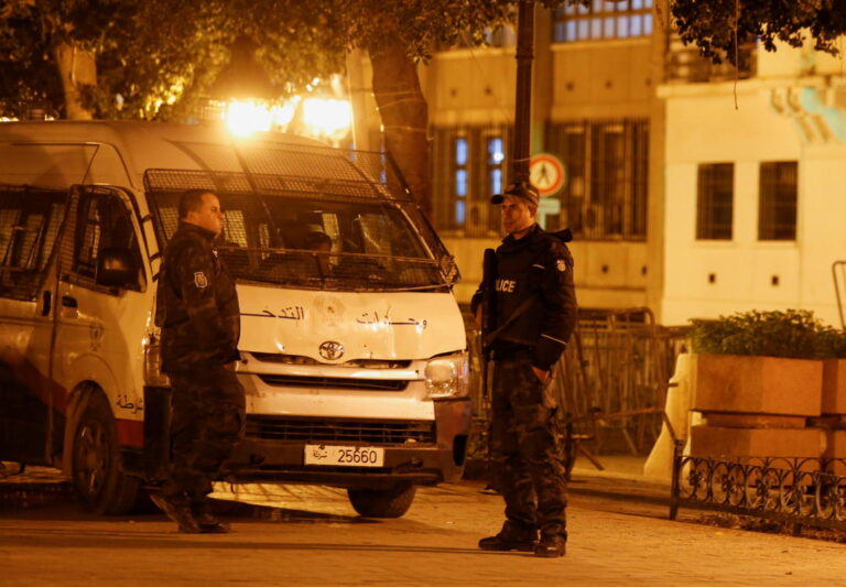 Tunis police fend off attack by axe-wielding extremist