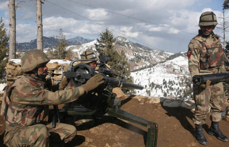 Pakistan says militants kill 2 soldiers near Afghan border
