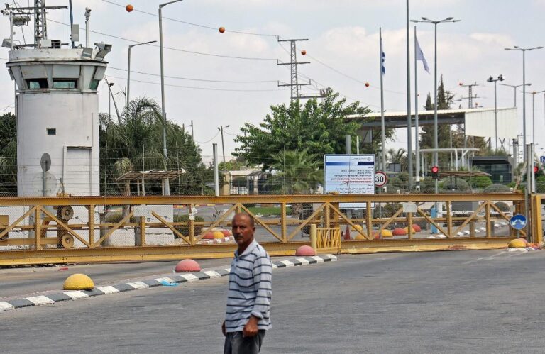 Israel: Palestinian car-rammer wounds guard, is shot dead