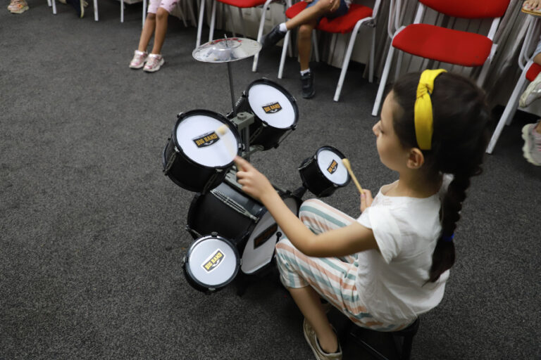 Music therapy helping lift spirits of war-weary Gazans