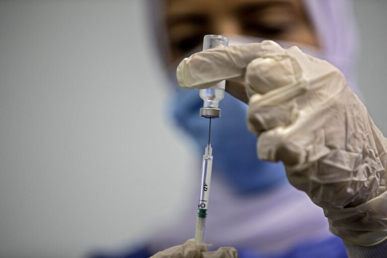 Fewer Egyptians unwilling to receive COVID-19 jab: Poll