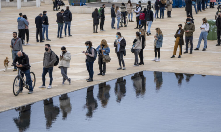 Israel to start reopening to foreigners even as omicron surges
