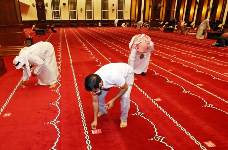 Kuwait reimposes social distancing measures for mass events, mosque prayers
