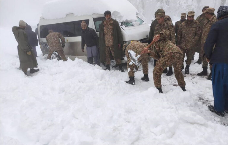 Thousands arrived in Murree amid snowstorm despite govt appeals to postpone plans