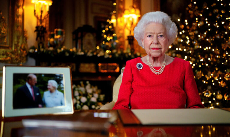 UK plans holiday weekend to honor queen’s 70 years on throne