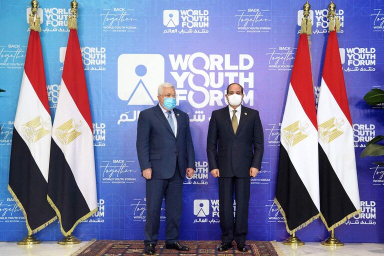 El-Sisi meets Mahmoud Abbas on sidelines of World Youth Forum