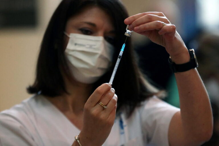 Israel sticks with 4th vaccine shot, sees omicron waning in a week