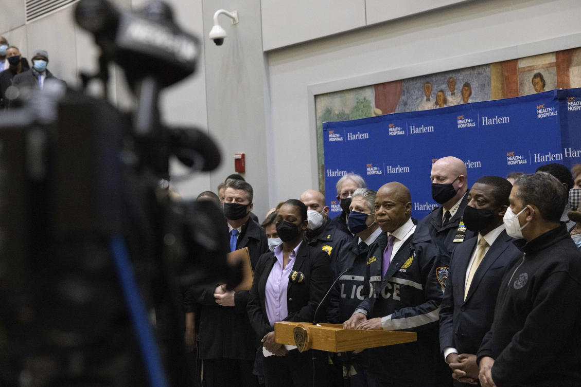 1 NYPD officer killed, 1 severely injured in Harlem shooting | The ...
