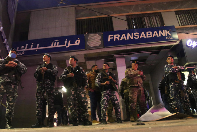 Lebanese bank staff want security beefed up after hostage standoff