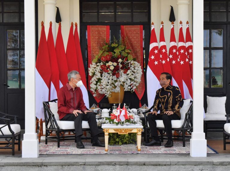 Indonesia, Singapore sign key defense, extradition agreements