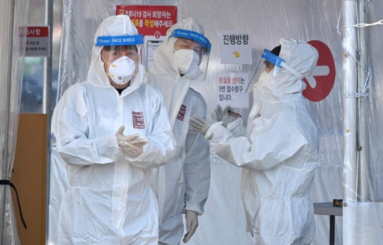 South Korean COVID-19 deaths rise, hope rests on high booster rate