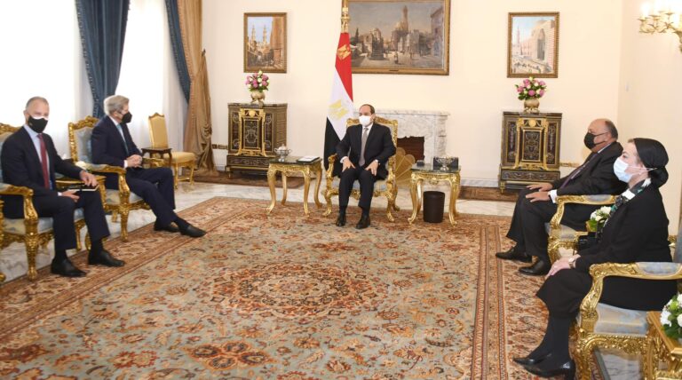 El-Sisi holds talks with Kerry in Cairo on climate change