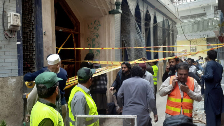 Death toll rises in Pakistan mosque bombing