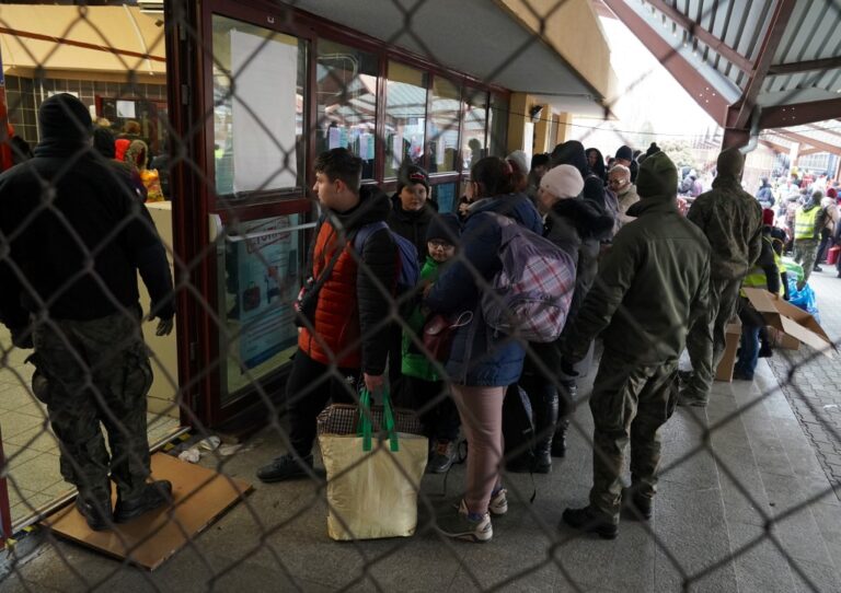 Egyptian students back from Ukraine after evacuation via Poland