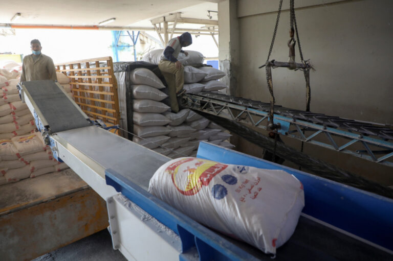 Gas queues in Lebanon as fears mount over food security