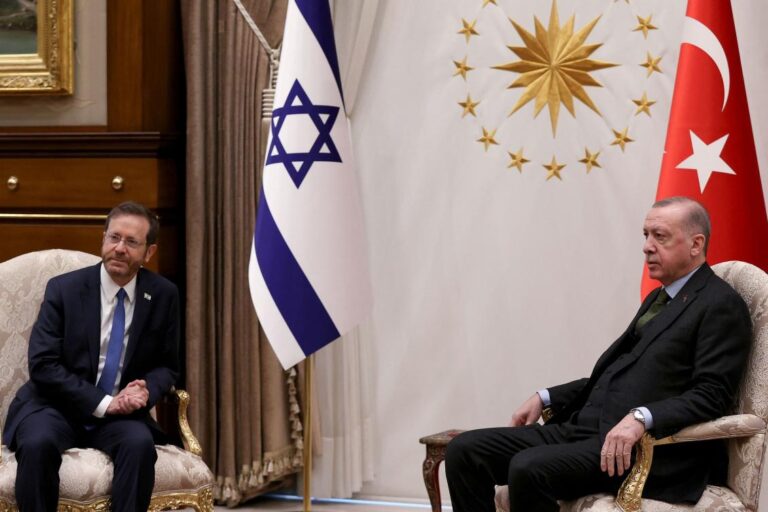 Israeli president ends Turkey trip with synagogue visit
