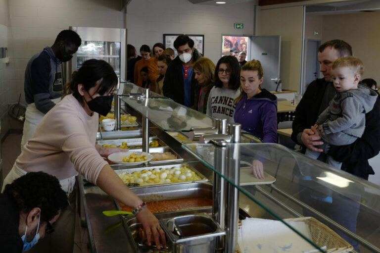 UK eases visa route for Ukrainian refugees stuck in Calais