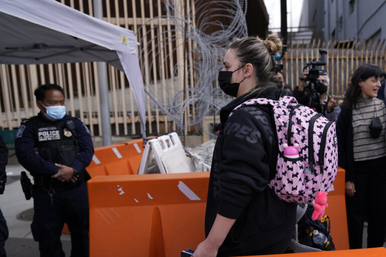 US reverses course, allows Ukrainian family to seek asylum