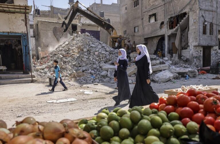Israel renews law to keep out Palestinian spouses