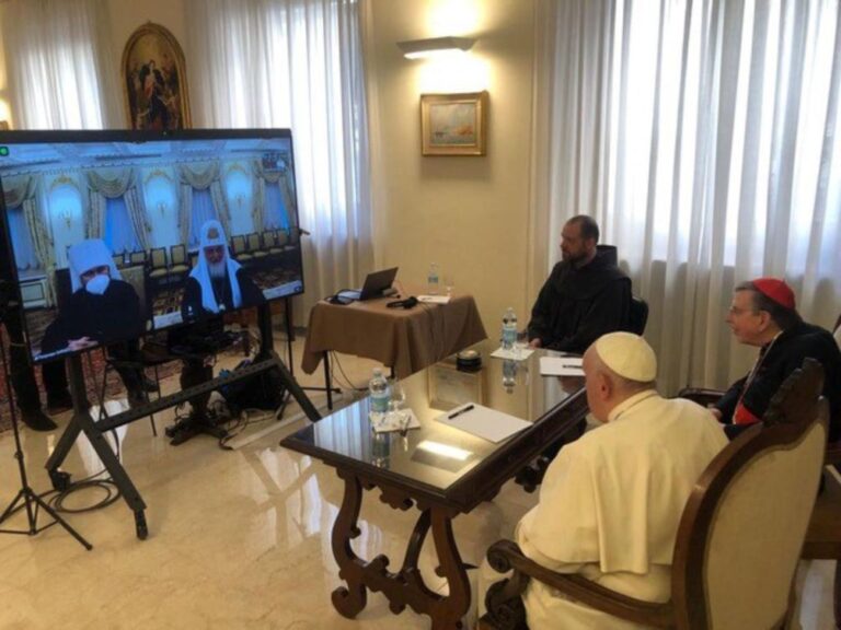 Pope urges peace, not politics in call to Russian patriarch