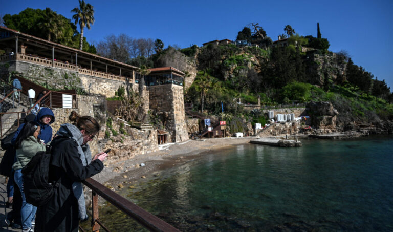 Uncertainty for Russian tourists in Turkey hotspot as war rages on