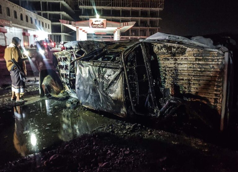 Yemeni officials: Car bomb killed military commander in Aden