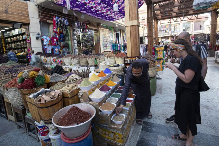 Egypt bids for more British tourists