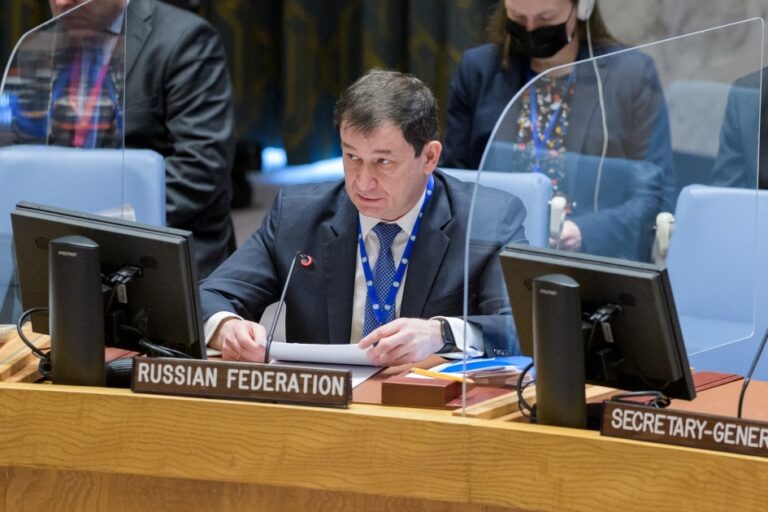 Russia and US trade accusations of complicity in war in Syria