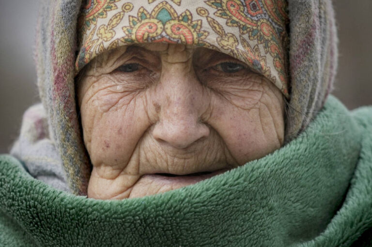 Woman of 90 and daughter flee Ukrainian city of Chernihiv just in time