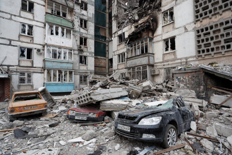 Ukraine willing to be neutral, says Russia wants to split nation