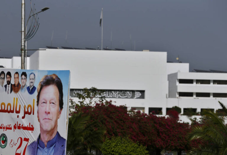 Key coalition partner to support Pakistan PM in no-trust vote