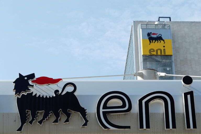 Italian oil tycoon, journalist awarded for supporting Algerian independence