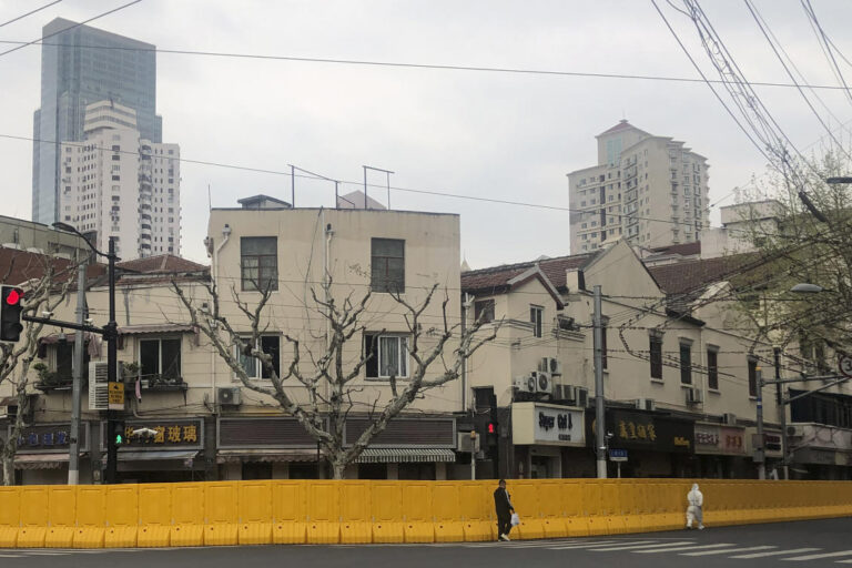 Shanghai urges COVID-19 lockdown patience as case numbers drop for first time in 2 weeks