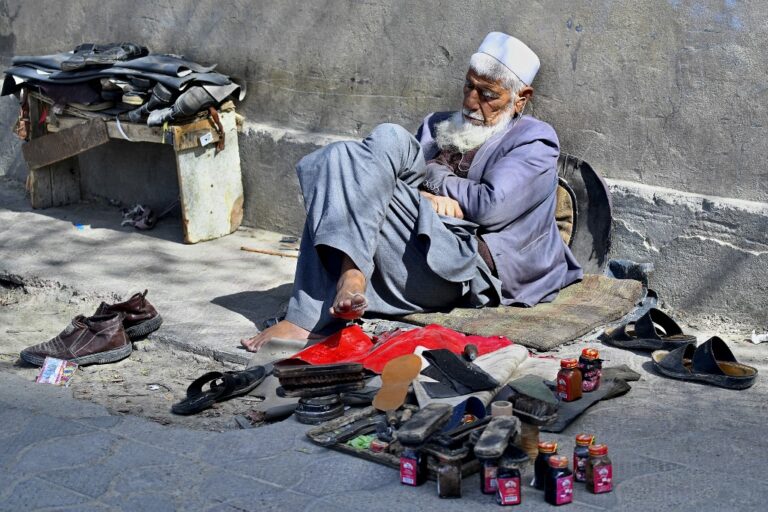 UN chief urges donors to halt Afghan economy ‘death spiral’