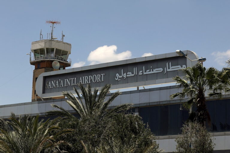 Yemen government to open Sanaa airport, help with release of prisoners: Foreign minister
