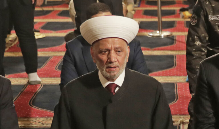 Grand mufti accuses ‘corrupt clique’ in power of demolishing Lebanon